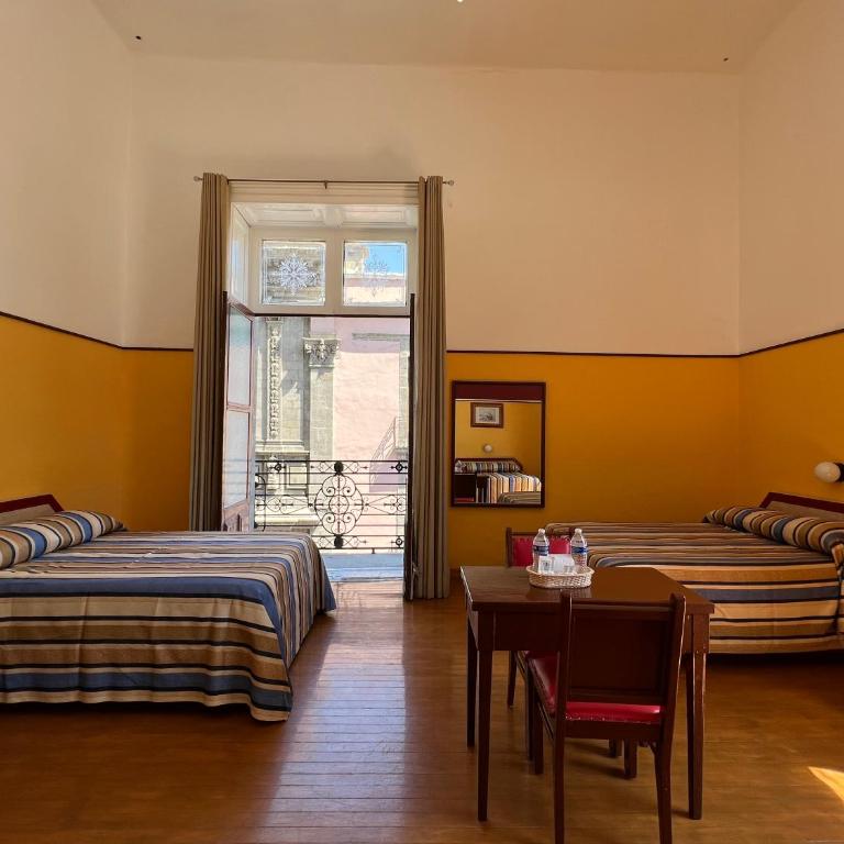 Hotel Isabel - Habitación Cuádruple Confort - 11