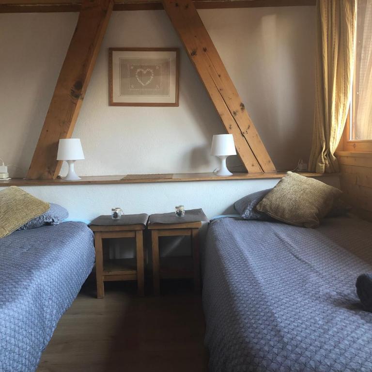 Central Hostel Chatel - Chambre Quadruple avec Salle de Bains Privative - 18