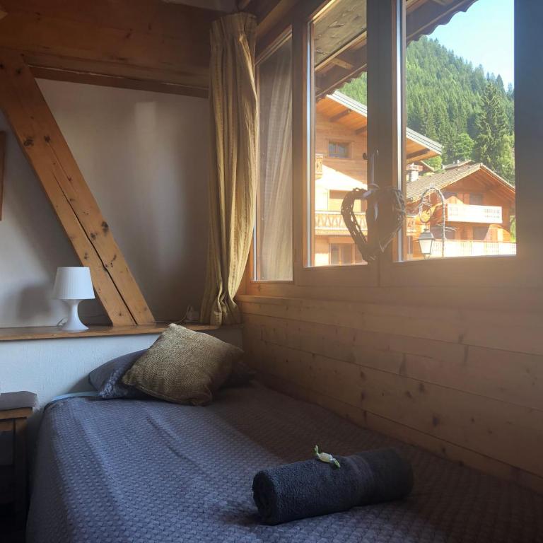 Central Hostel Chatel - Chambre Quadruple avec Salle de Bains Privative - 17