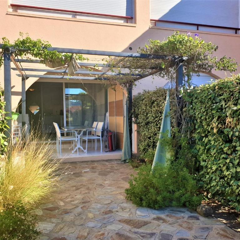Appartement T2 avec parking et jardin à 300 m de la plage - Apartamento de 1 dormitorio - 2