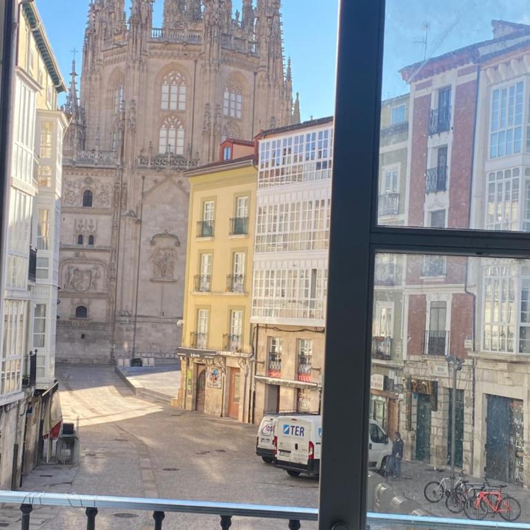 APARTAMENTOS LA FLORA BURGOS todos con aire acondicionado y ascensor - Estudio con balcón - 3