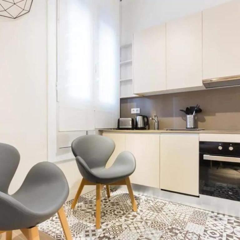 Canela Homes BARCELONA MARINA - Three-Bedroom Apartment - 16