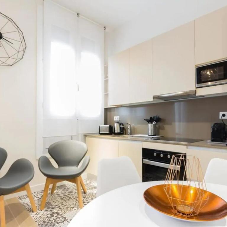 Canela Homes BARCELONA MARINA - Three-Bedroom Apartment - 17