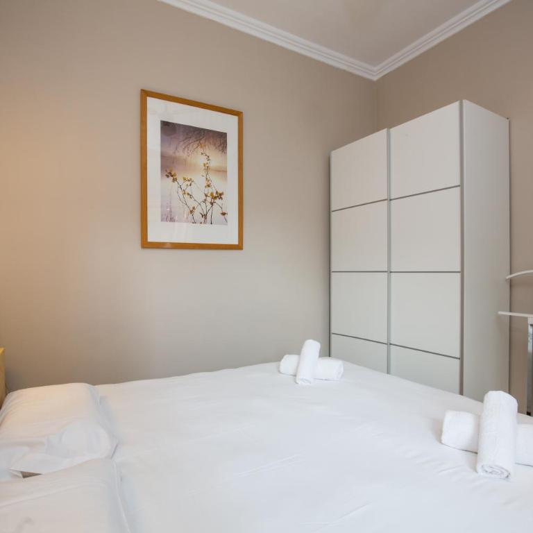 Housalia Sagrada Familia - Three-Bedroom Apartment B - Aragó 423 - 6