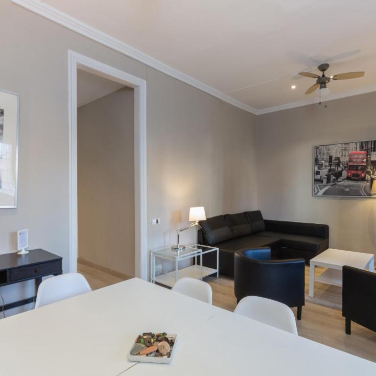 Housalia Sagrada Familia - Three-Bedroom Apartment B - Aragó 423 - 2
