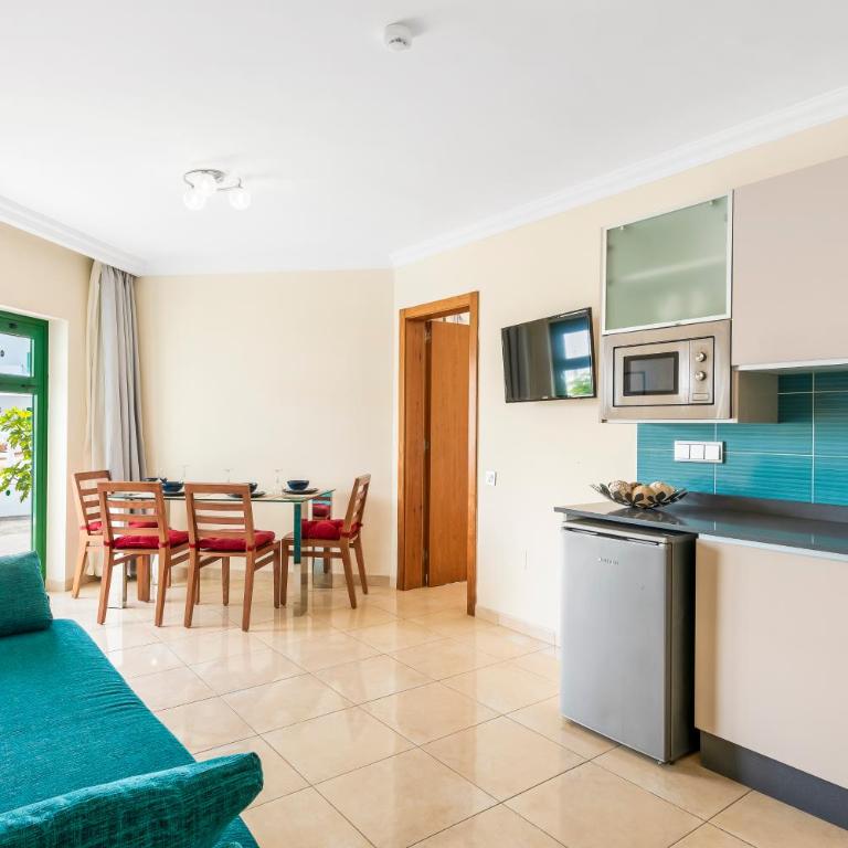 Las Adelfas - One-Bedroom Premium Sunny Apartment - 12