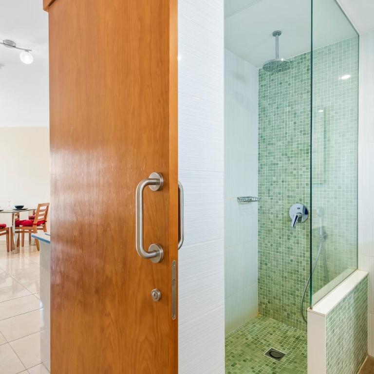 Las Adelfas - One-Bedroom Premium Sunny Apartment - 4