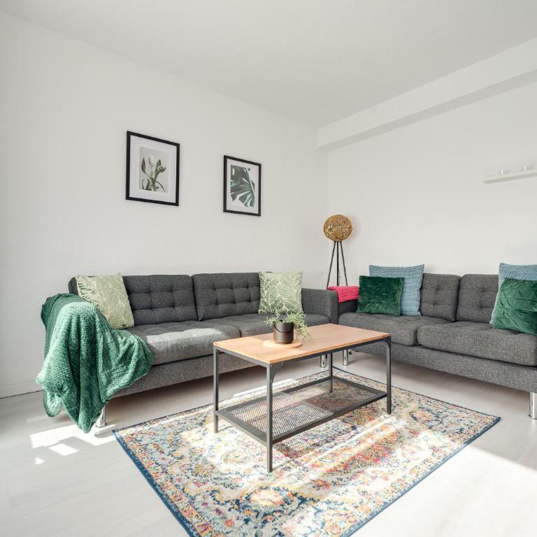 Casa Verde Alicante - Three-Bedroom Apartment - 1
