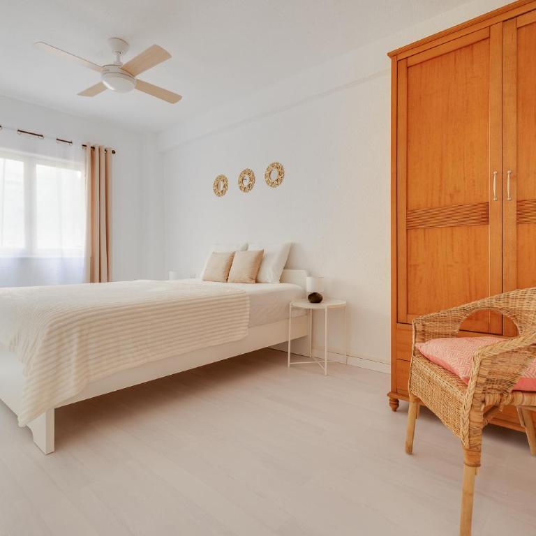 Casa Verde Alicante - Three-Bedroom Apartment - 8
