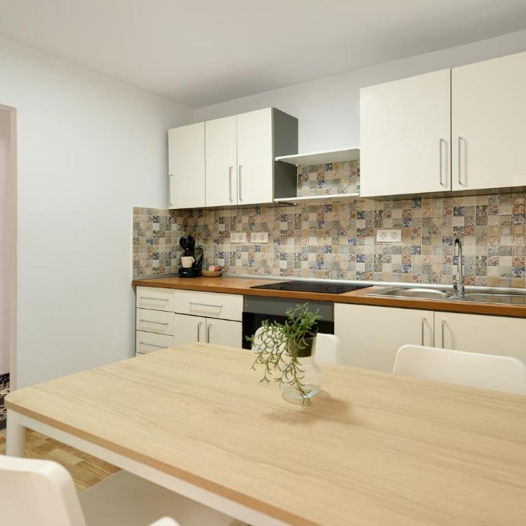 Casa Verde Alicante - Three-Bedroom Apartment - 10