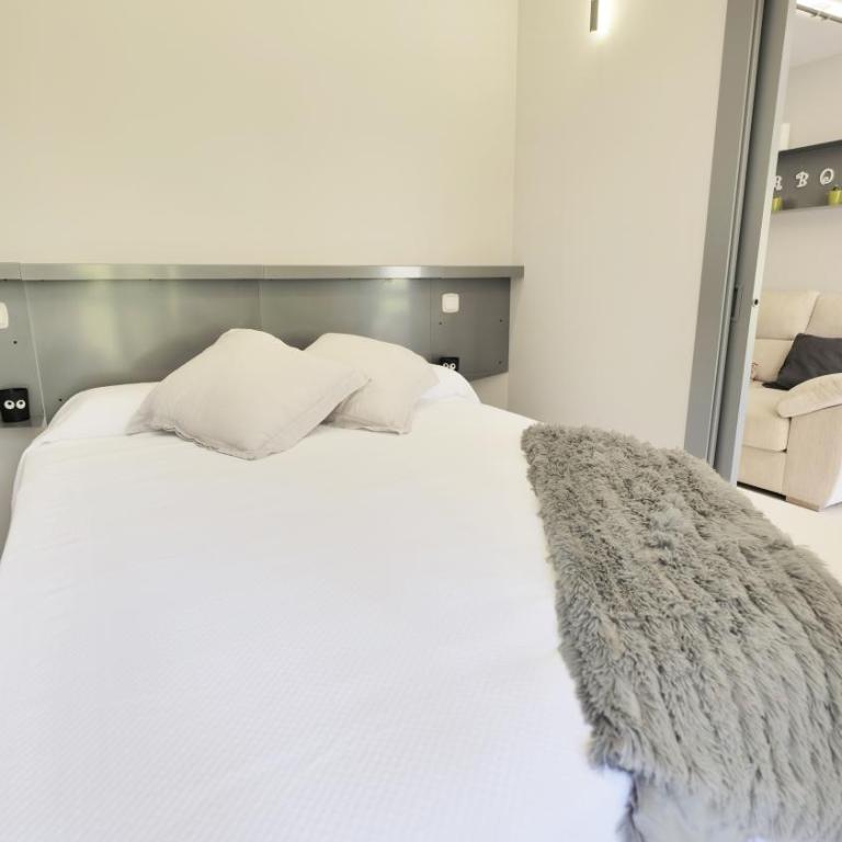 El Árbol - Rooftop Pool in Puerto Deportivo - One-Bedroom Apartment - 19