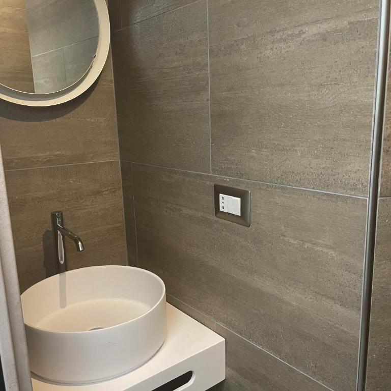 Smart Rooms Naples - Quadruple Room with Private External Bathroom - 2
