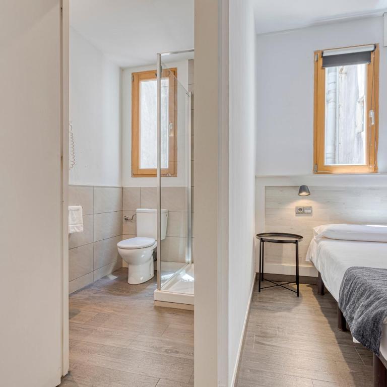 HOSTAL BEDMATES - Premium Twin Room - 3