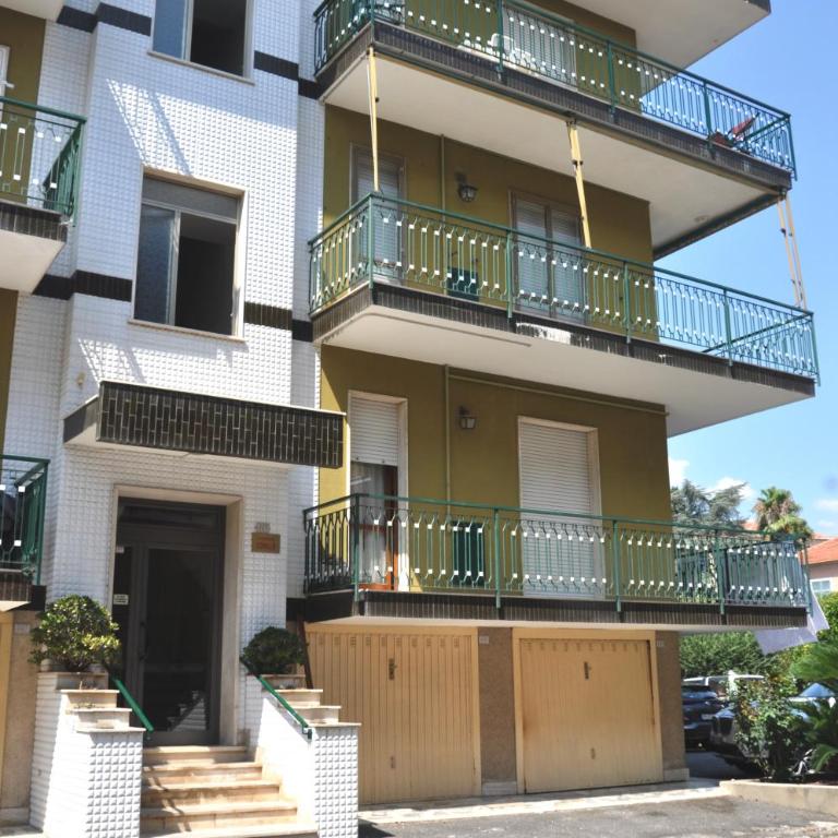 VIALE REPUBBLICA 329 9 - Appartamento con Balcone - 1