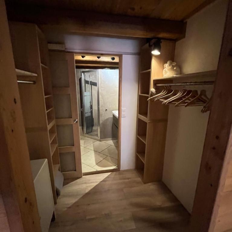 Suite "chalet" dans maison de village - Maison 1 Chambre - 11