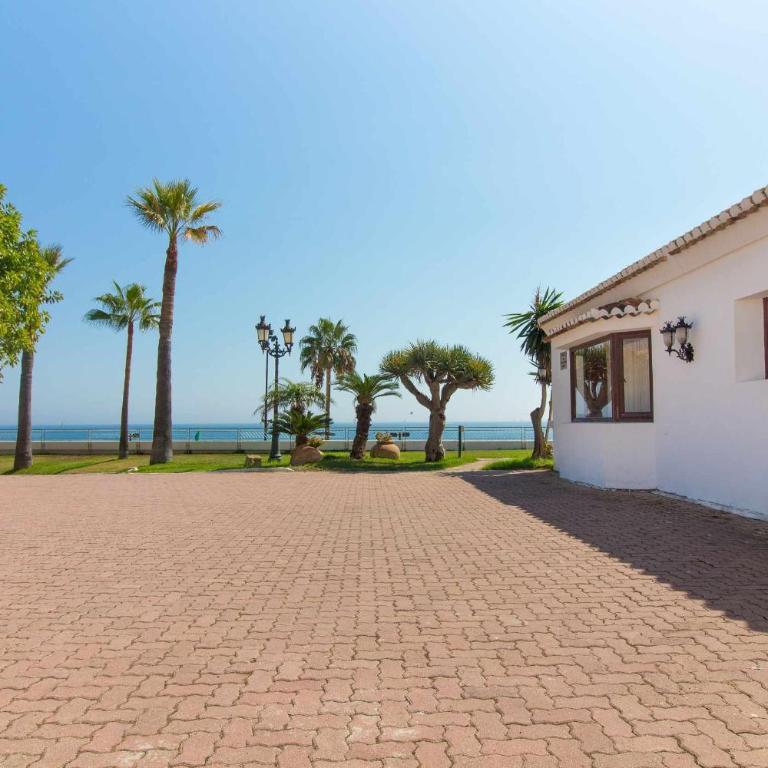 Castle Beach House. Luxury Beachfront Villa - Villa Deluxe - 5