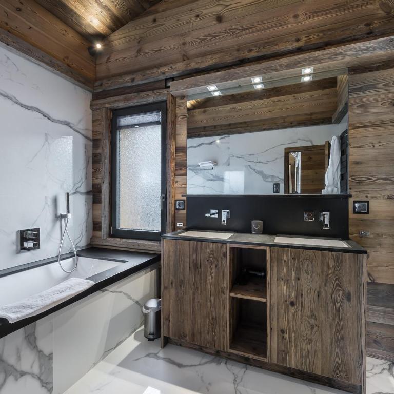 Chalet de luxe avec jacuzzi, salle cinéma et piscine au centre de Megève - FR-1-569-10 - Chalet (12 Adultes) - 9
