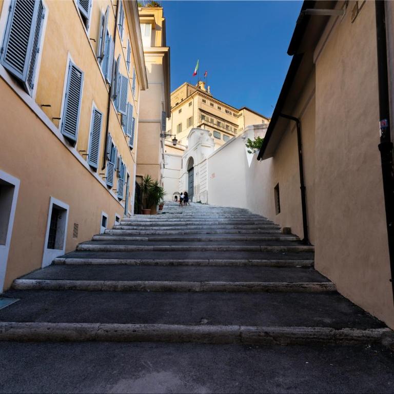 Quiet Trevi Fountain Apartment Courtyard & Patio - Appartamento con 1 Camera da Letto - 56