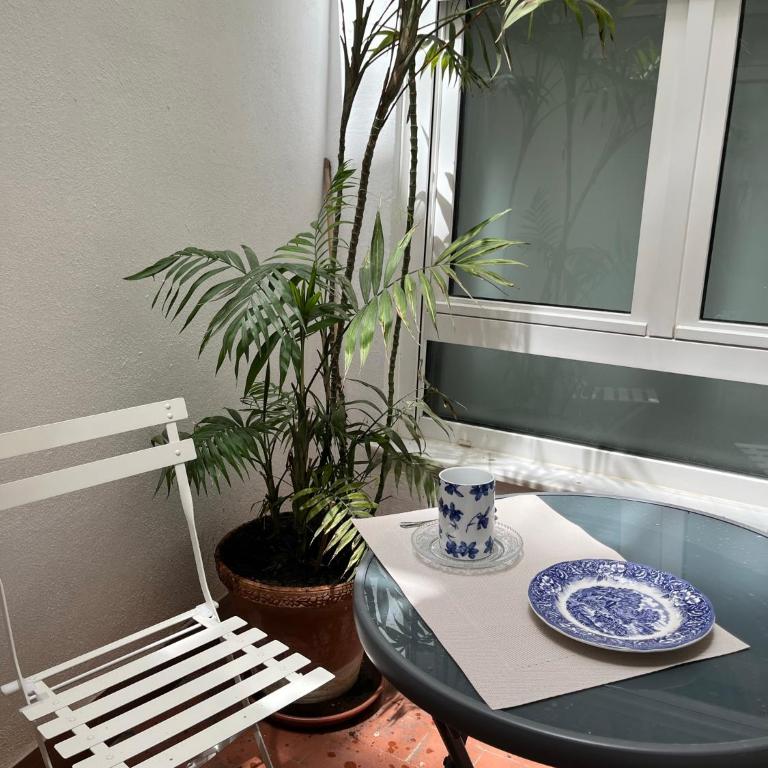 Precioso apartamento con patio - Two-Bedroom Apartment - 1