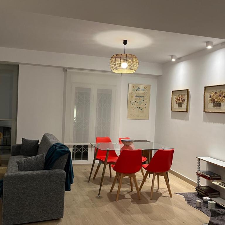 Precioso apartamento con patio - Two-Bedroom Apartment - 28