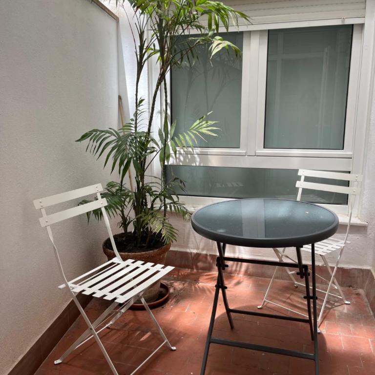 Precioso apartamento con patio - Two-Bedroom Apartment - 65