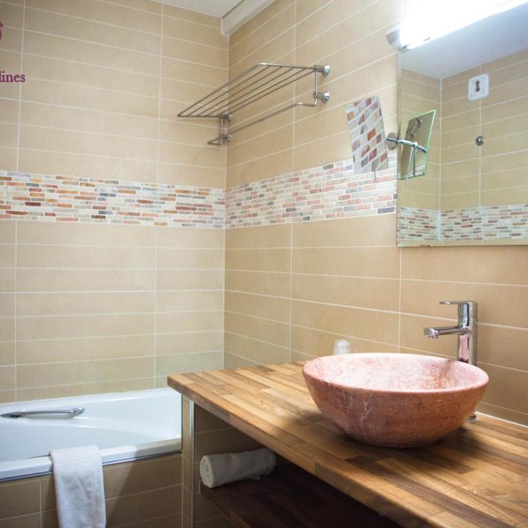 Logis Hôtel Les Grenadines - Chambre Lit King-Size - 1