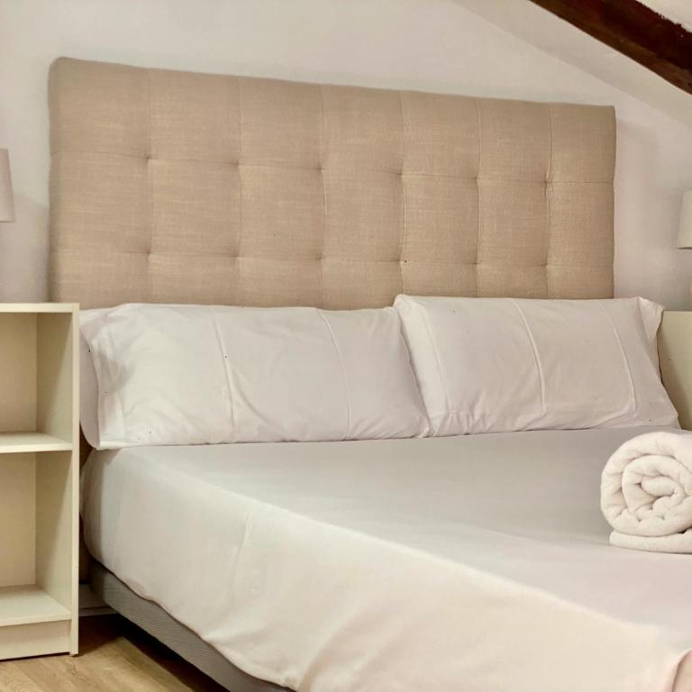 Malasaña Attic - In the city center - One-Bedroom Apartment - 9
