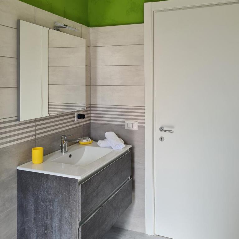 APT Re di Roma - Appartamento con 2 Camere da Letto - 17