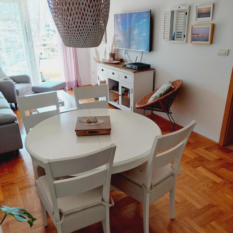 Aska Apartment - Apartman sa 1 Spavaćom Sobom, Balkonom i Pogledom na Planinu - 17