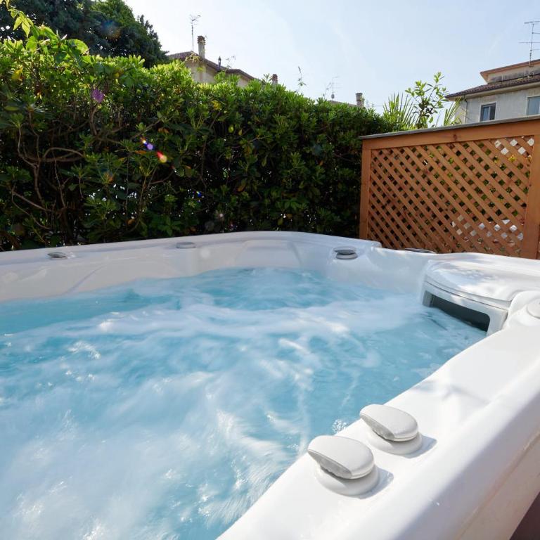 Front Lake Studio with Loft Bed and Pool - Monolocale Standard - 23
