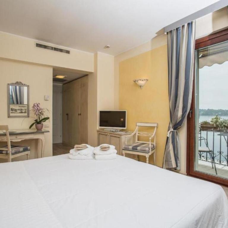 Hotel Spiaggia d'Oro - Charme & Boutique by Double Hospitality - Camera Deluxe Matrimoniale/Doppia con Letti Singoli con Vista Lago - 1