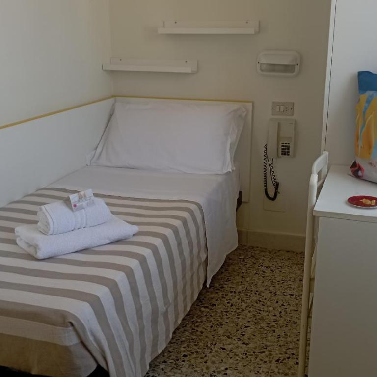 Hotel Raul - Camera Singola con Bagno Privato - 2