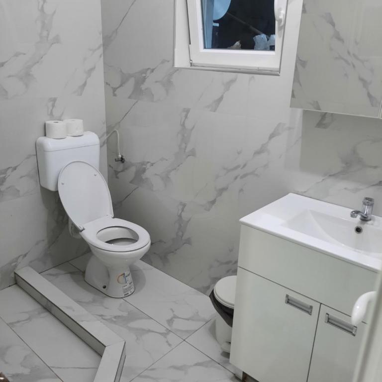 Bovan GREEN LAKE apartments - Četvorokrevetna Soba sa Pogledom na Jezero - 9
