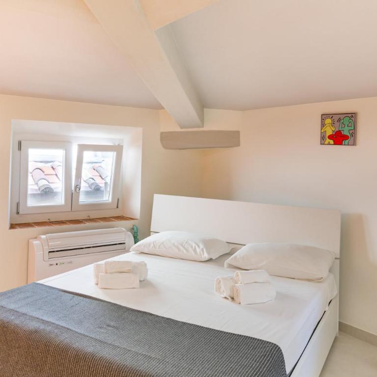 GuestHost - San Francesco Modern and Central Apartments - Deluxe Studio - 1