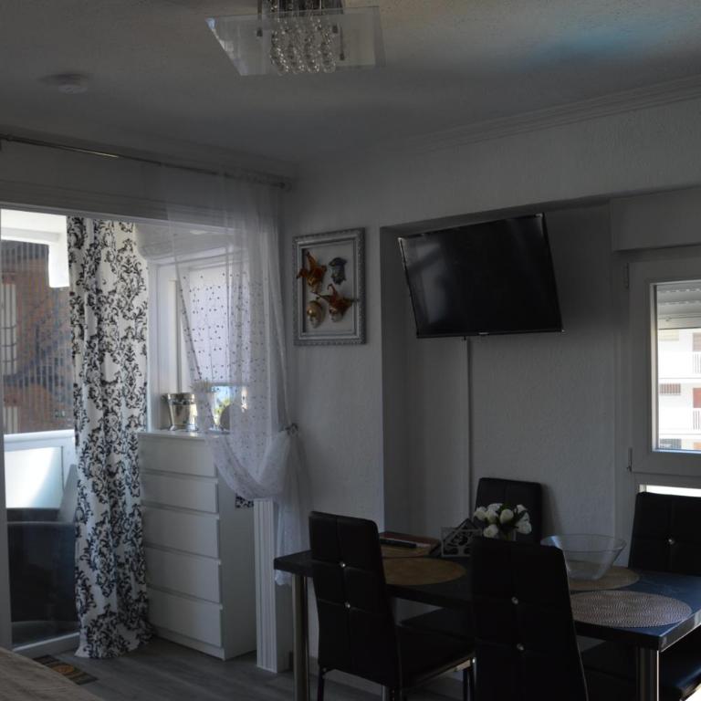 Inlesa 5A Holiday apt with pool - Apartment with Balcony - 8