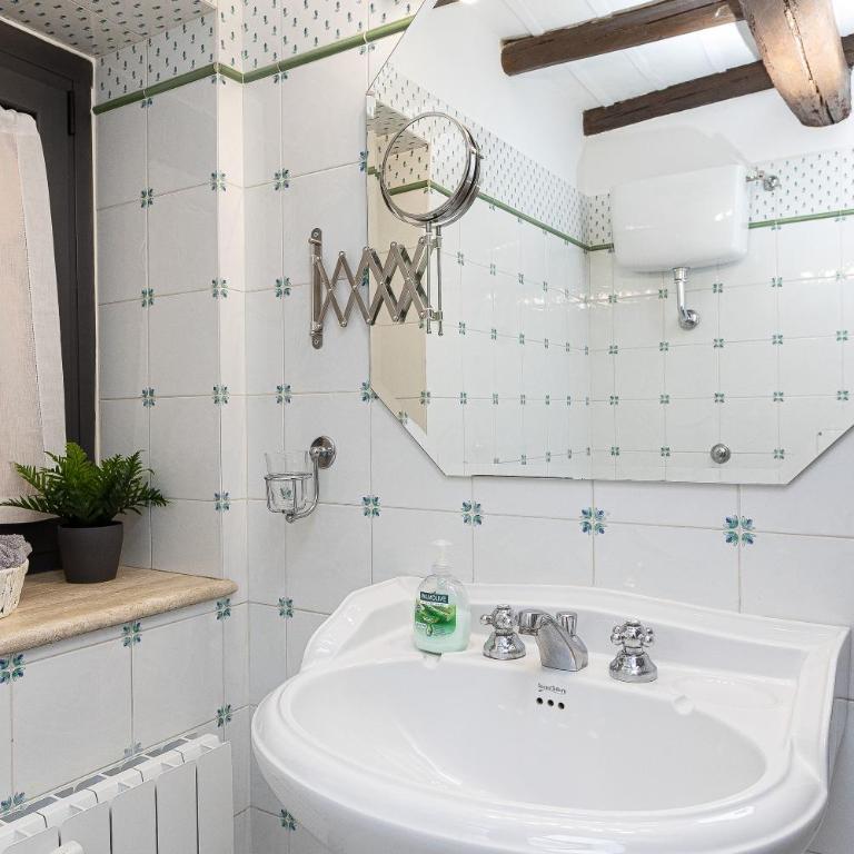 Ciambella Art Home-Rental in Rome - One-Bedroom Apartment - 36
