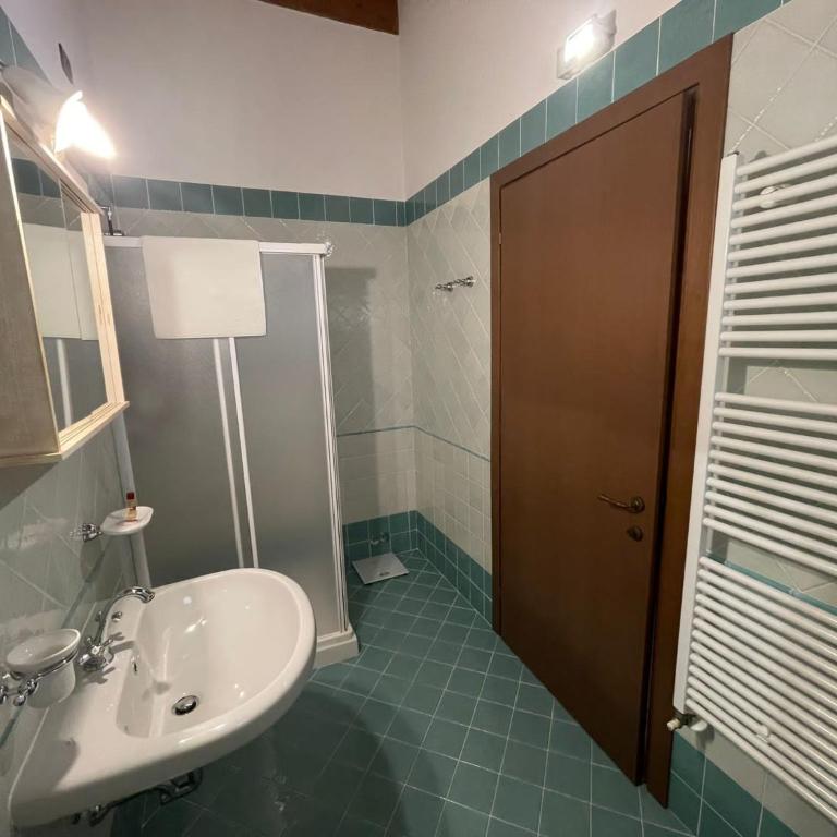 La FIOCCHINA - Magic Place - apartments & studios in Garda Lake - countryside farmhouse, inside the middle of the lake between sky & water - Monolocale con Vista Lago - 12