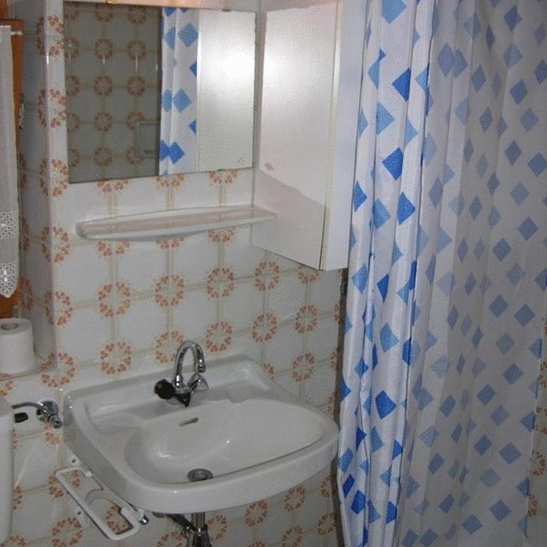 Alpencamp Kärnten - Bungalow mit sehr einfacher Ausstattung - 3