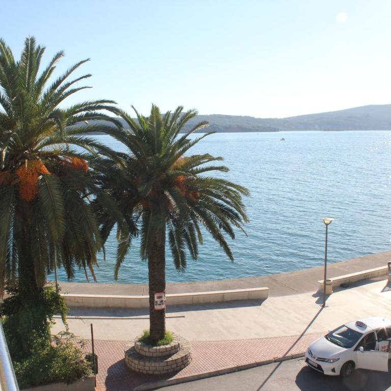 Chic apartment in the City Center by the sea - Two-Bedroom Apartment - 4