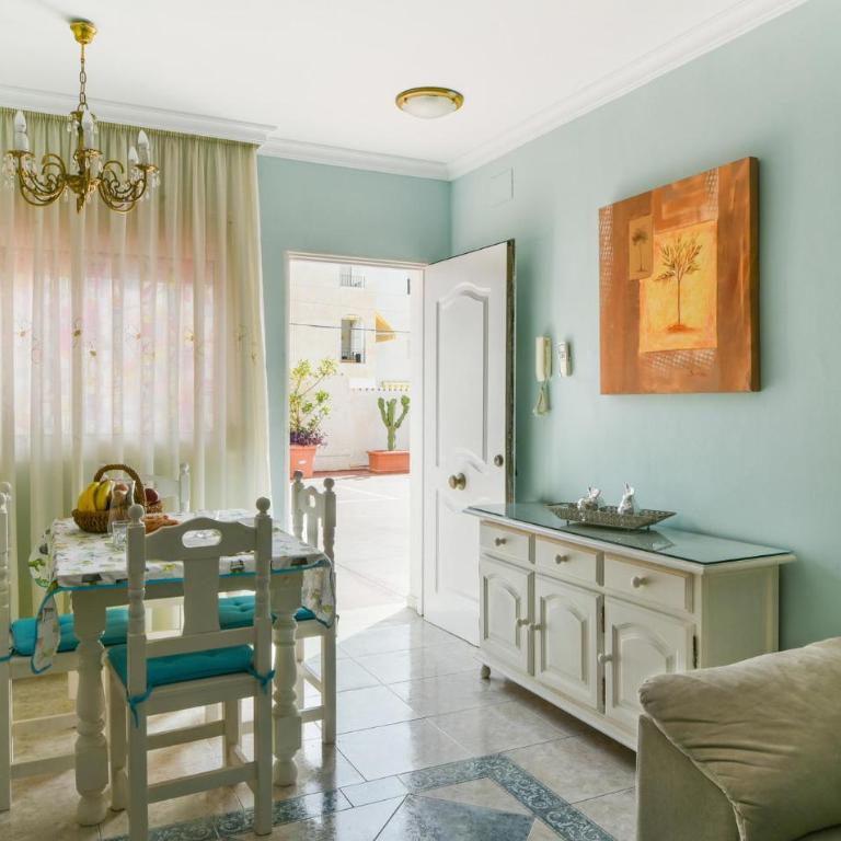2 Bedroom Beach Front Apartment In Torremolinos - Apartamento de 2 dormitorios - 4