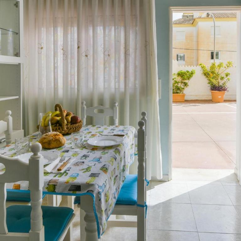 2 Bedroom Beach Front Apartment In Torremolinos - Apartamento de 2 dormitorios - 6