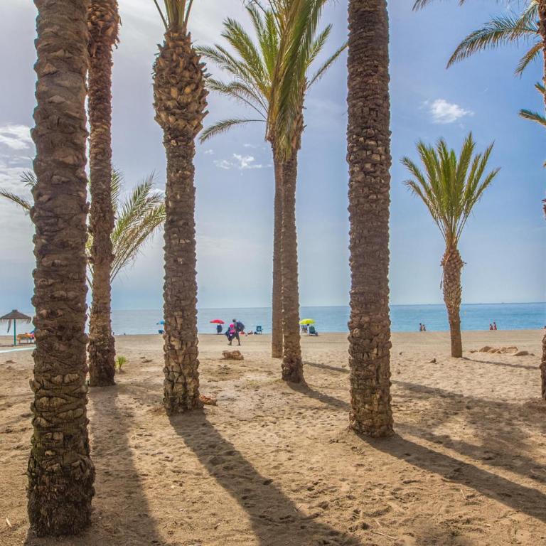 2 Bedroom Beach Front Apartment In Torremolinos - Apartamento de 2 dormitorios - 8