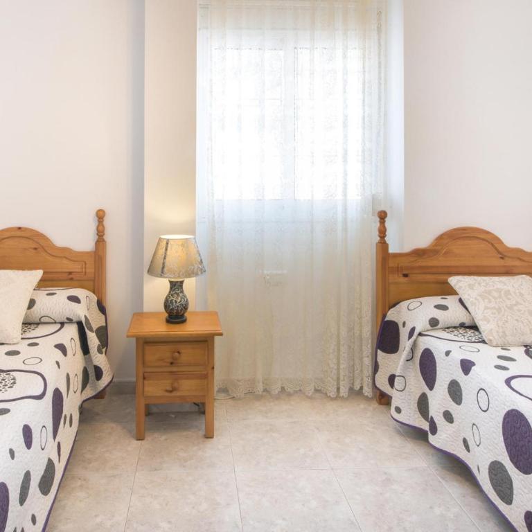 2 Bedroom Beach Front Apartment In Torremolinos - Apartamento de 2 dormitorios - 12