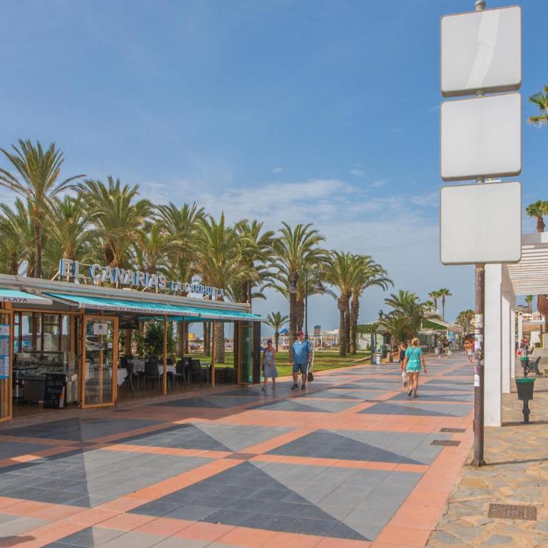 2 Bedroom Beach Front Apartment In Torremolinos - Apartamento de 2 dormitorios - 14