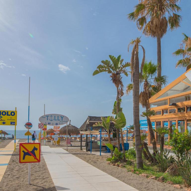 2 Bedroom Beach Front Apartment In Torremolinos - Apartamento de 2 dormitorios - 15