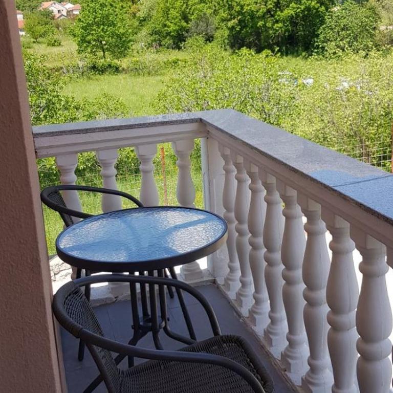 Apartmani Hani - Četvorokrevetna Soba sa Balkonom - 14