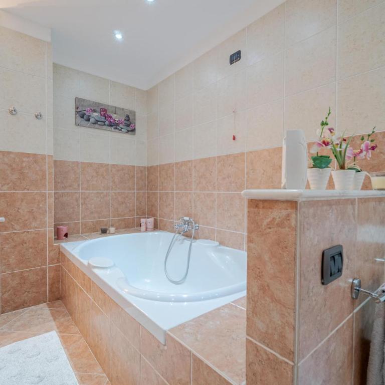 Pet Friendly Home In Chiavari - Ferienhaus mit 5 Schlafzimmern - 29