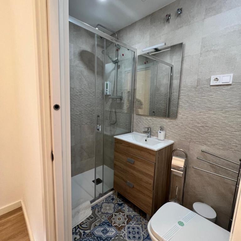 Hostal del Palau - Habitación Doble con baño privado - 1 o 2 camas - 4
