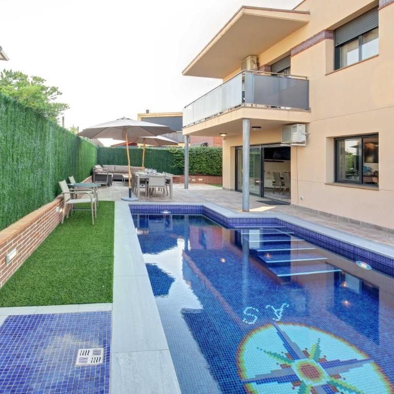 VILLA RIOJA with pool & mountain and sea view, ONLY FAMILYS - Villa con piscina privada - 22