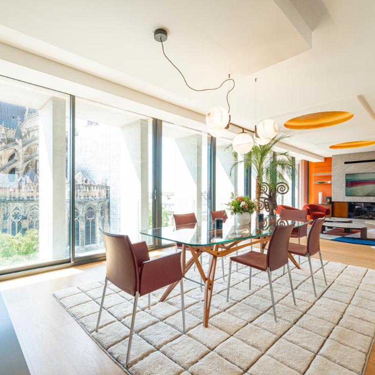 Les Suites 7 Anges - Vue Cathédrale, Parking & Centre Historique Reims - Triplex Suite JEAN D'ORBAIS with Rooftop - 7